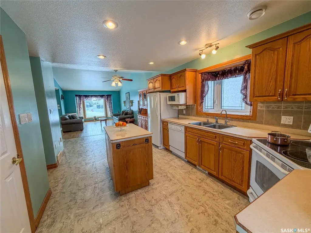 52 Russell Drive Yorkton SK S3N 3W2