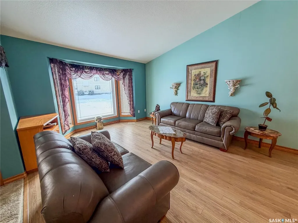 52 Russell Drive Yorkton SK S3N 3W2