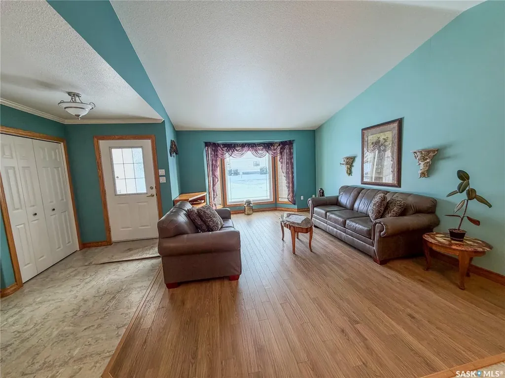 52 Russell Drive Yorkton SK S3N 3W2
