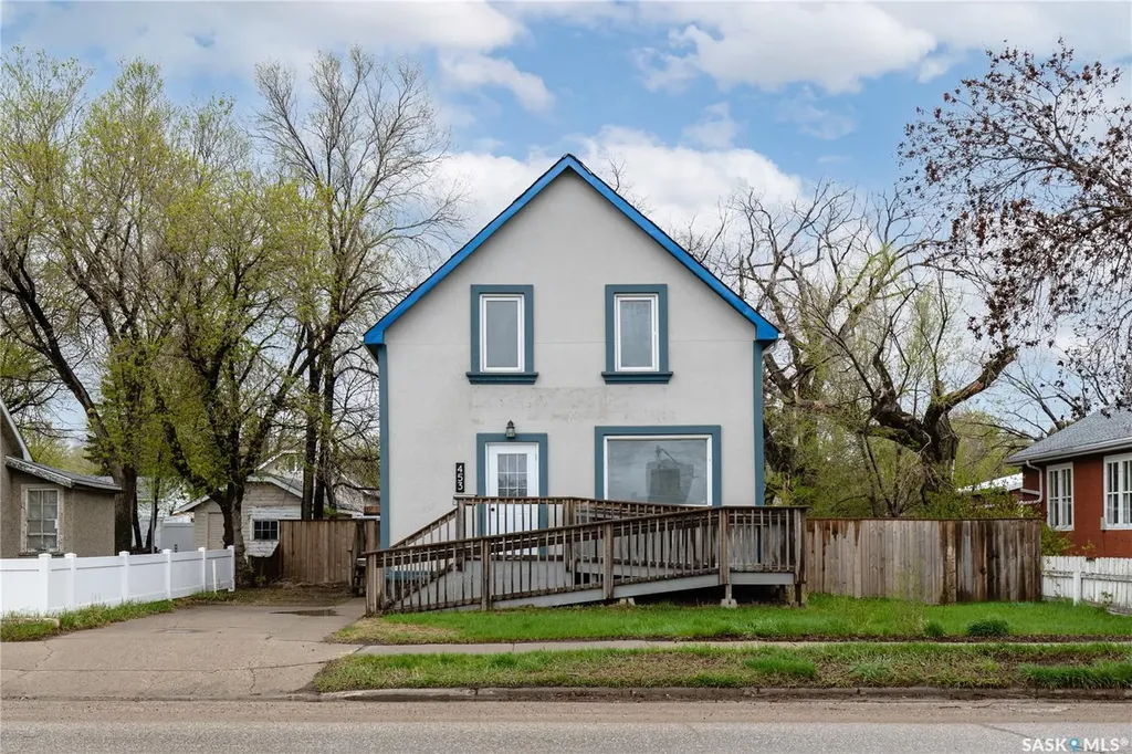 453 Lillooet Street W Moose Jaw SK S6H 4Z4