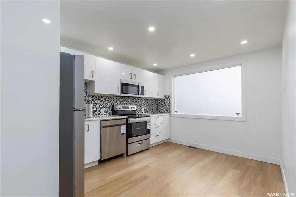 453 Lillooet Street W Moose Jaw SK S6H 4Z4