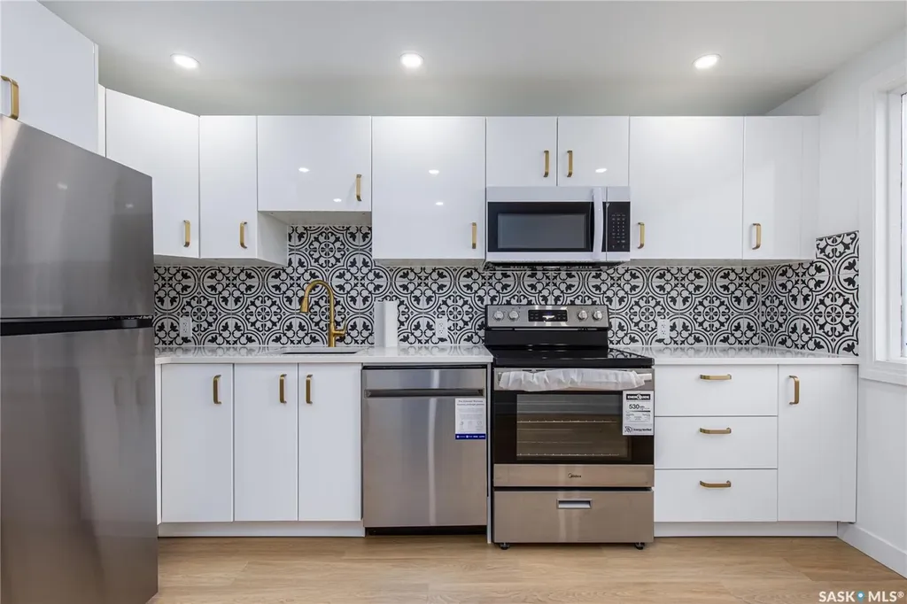 453 Lillooet Street W Moose Jaw SK S6H 4Z4