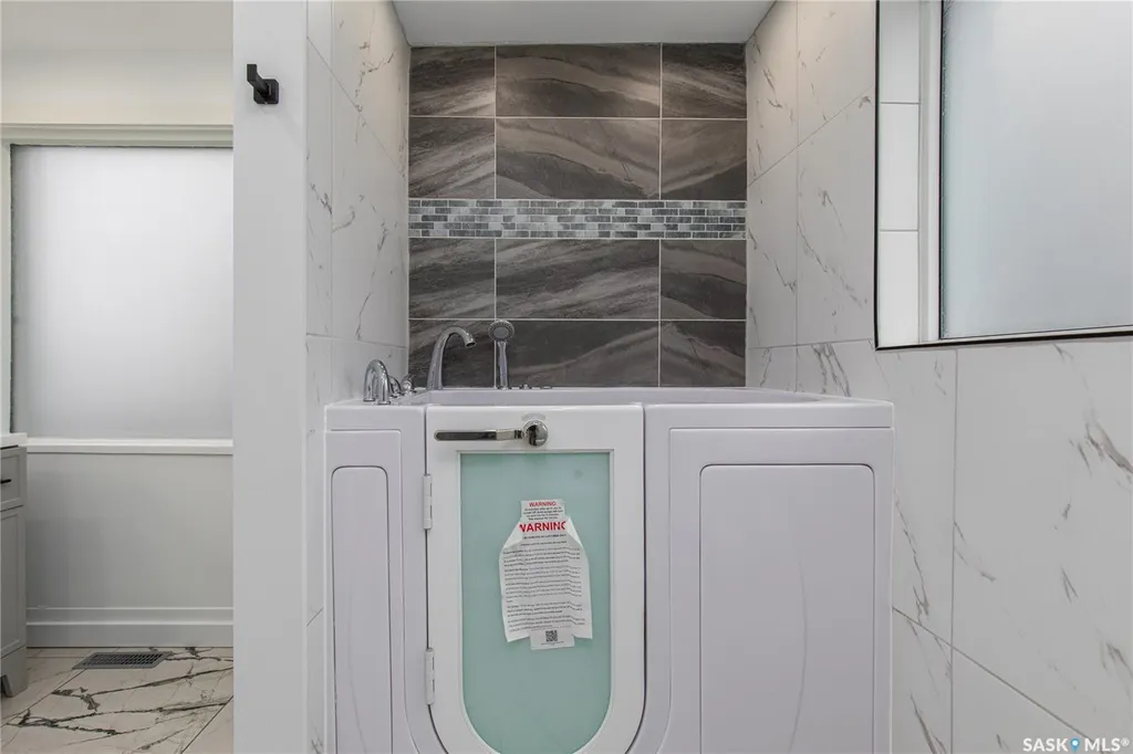 453 Lillooet Street W Moose Jaw SK S6H 4Z4