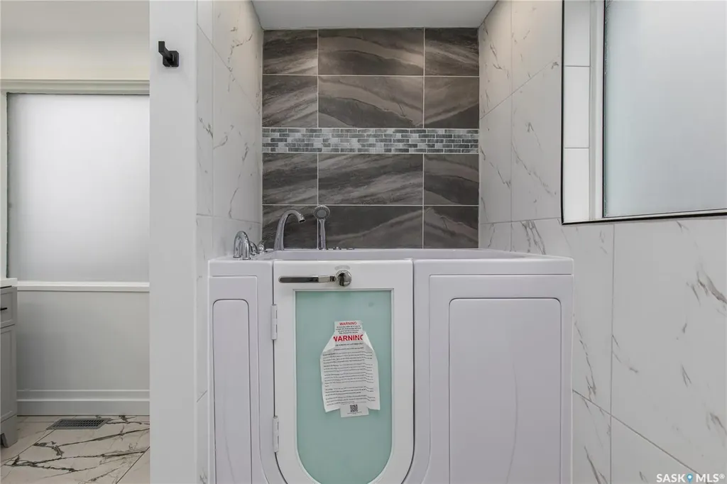453 Lillooet Street W Moose Jaw SK S6H 4Z4