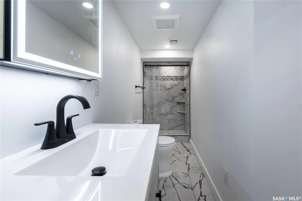 453 Lillooet Street W Moose Jaw SK S6H 4Z4