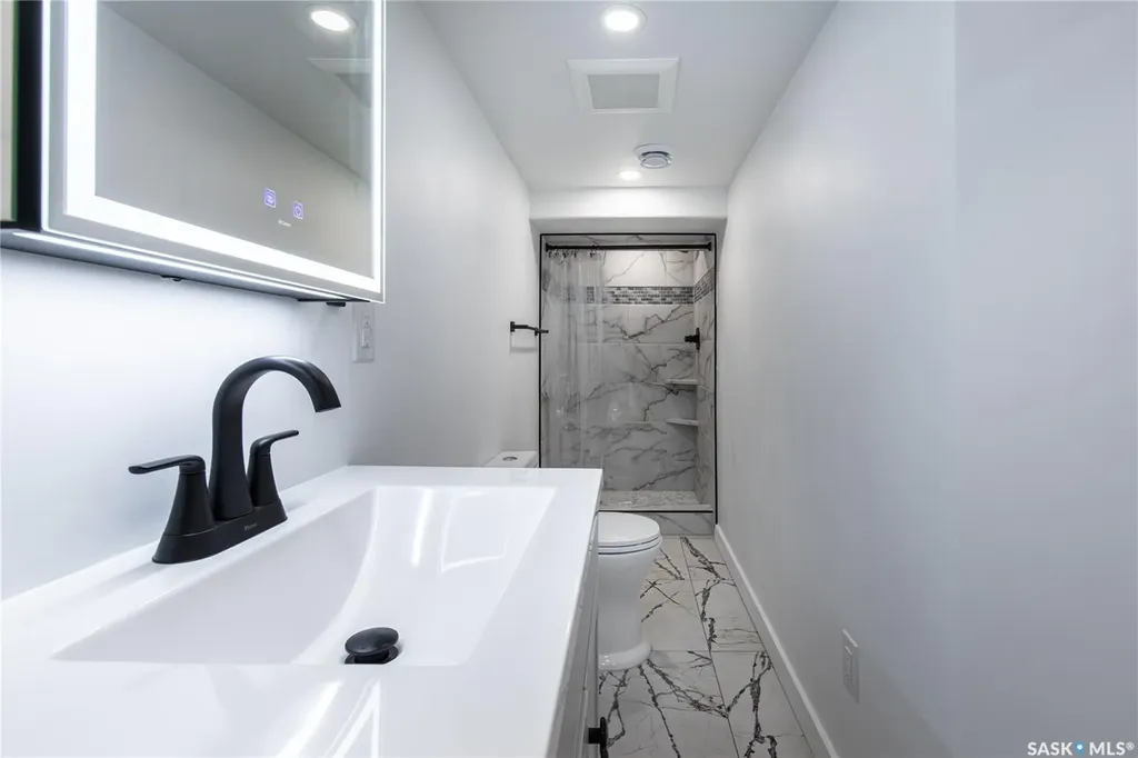 453 Lillooet Street W Moose Jaw SK S6H 4Z4