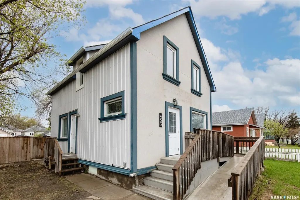 453 Lillooet Street W Moose Jaw SK S6H 4Z4