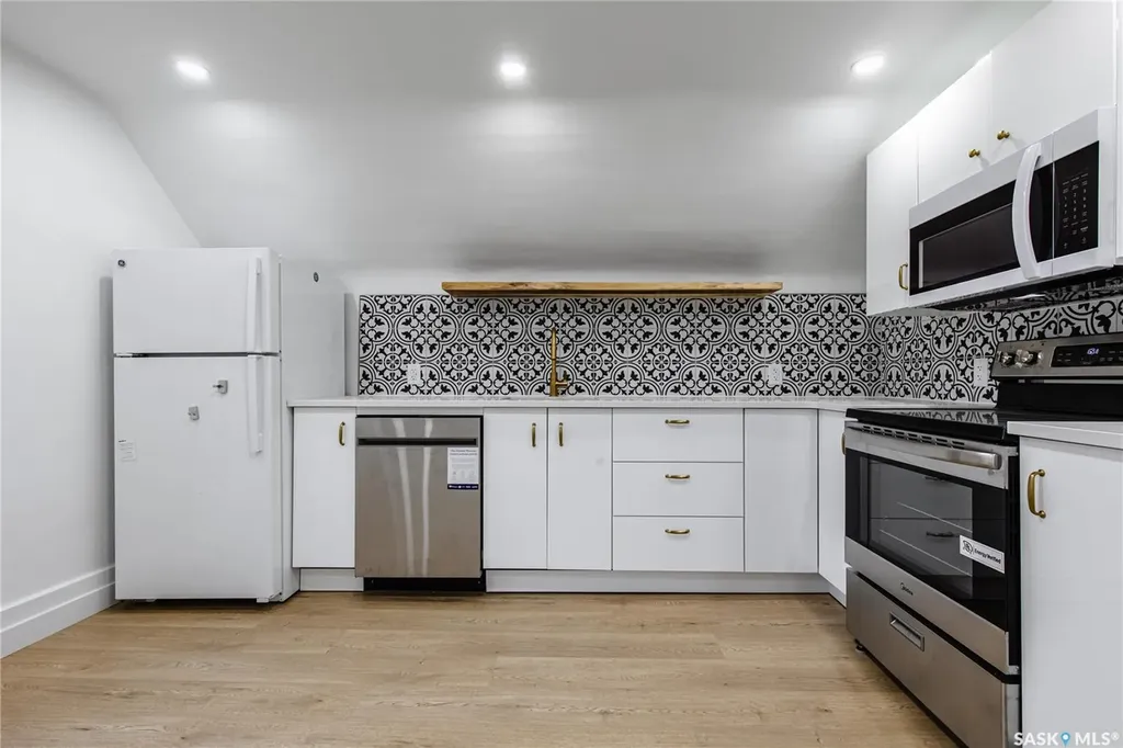 453 Lillooet Street W Moose Jaw SK S6H 4Z4