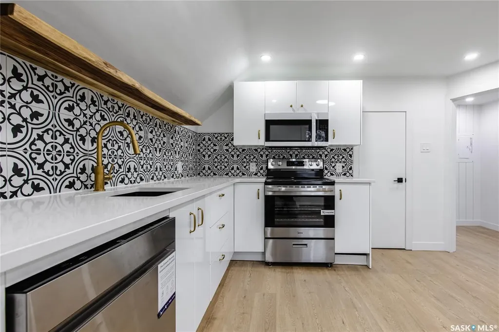 453 Lillooet Street W Moose Jaw SK S6H 4Z4