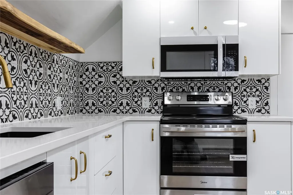 453 Lillooet Street W Moose Jaw SK S6H 4Z4