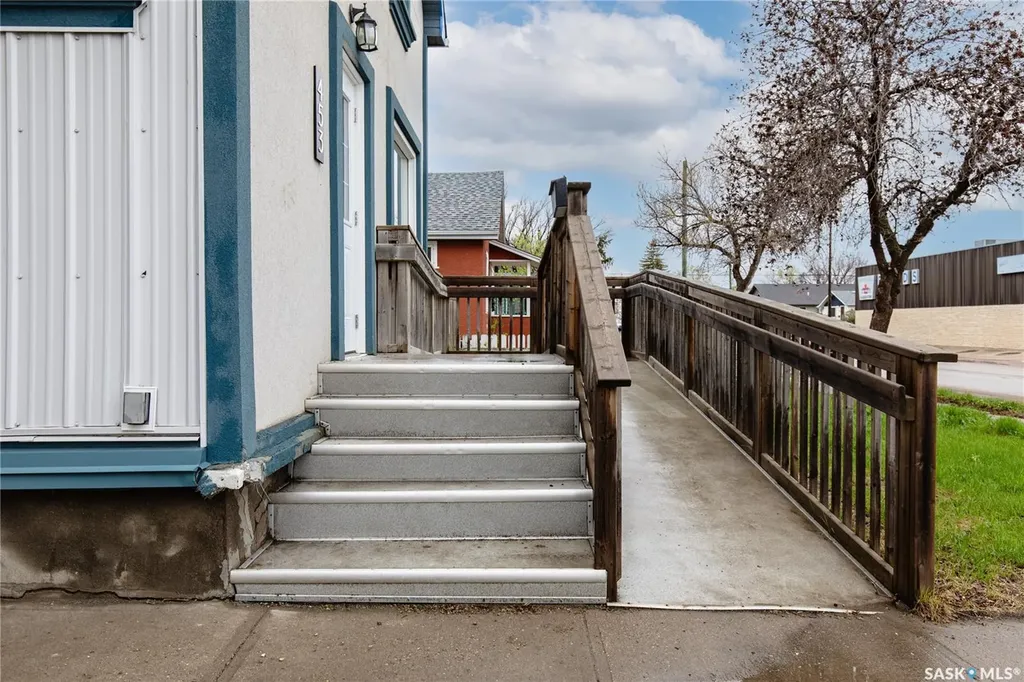 453 Lillooet Street W Moose Jaw SK S6H 4Z4