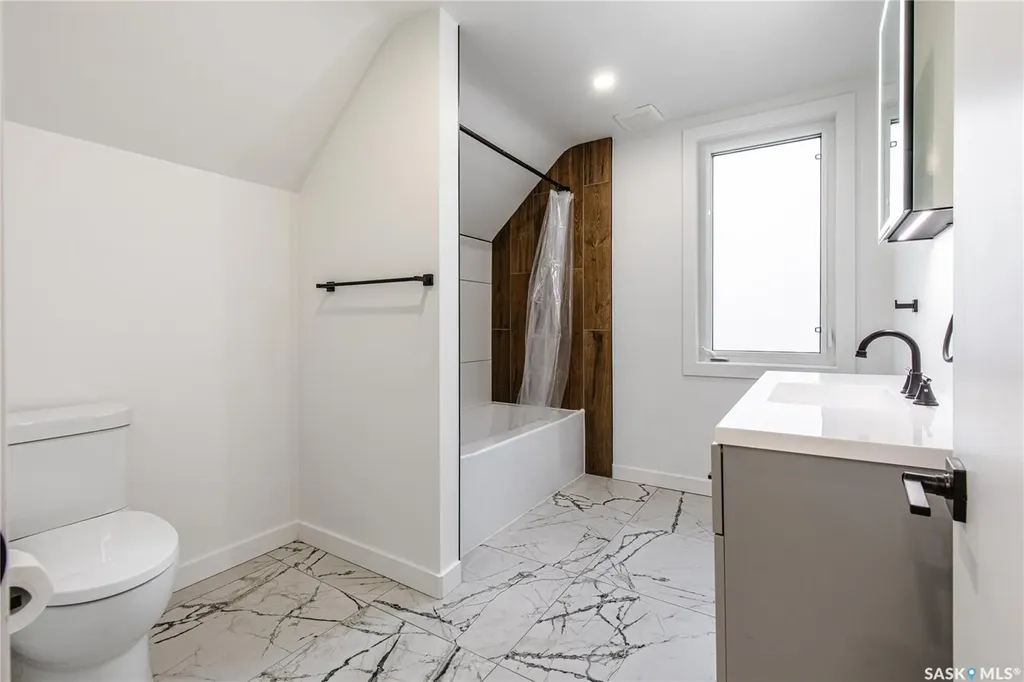 453 Lillooet Street W Moose Jaw SK S6H 4Z4