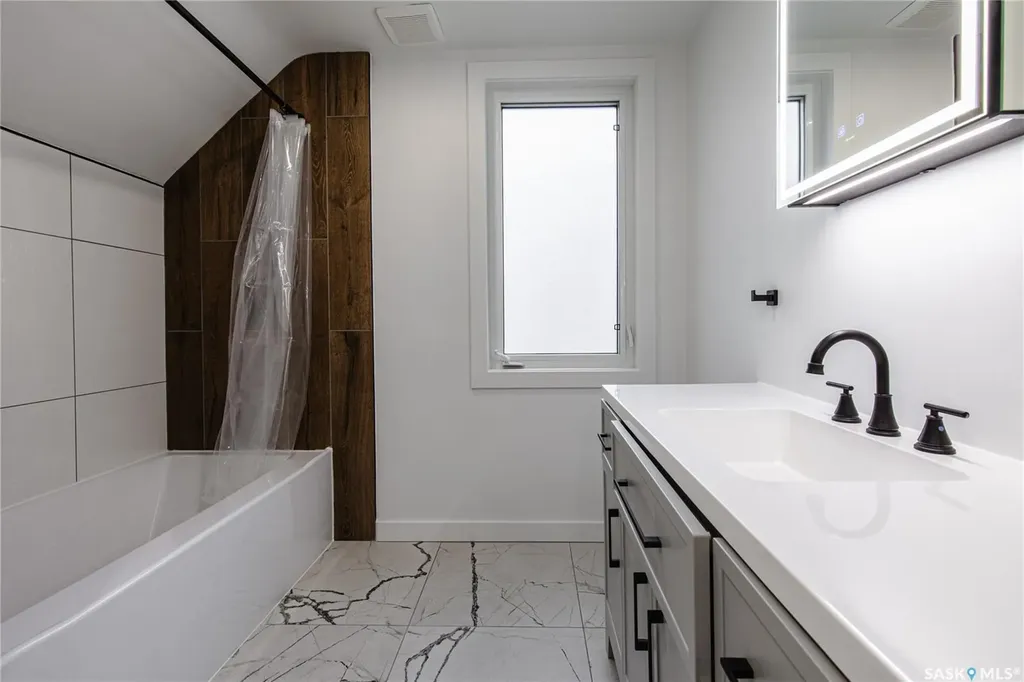 453 Lillooet Street W Moose Jaw SK S6H 4Z4