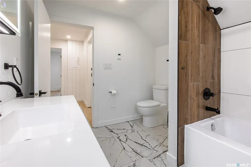 453 Lillooet Street W Moose Jaw SK S6H 4Z4