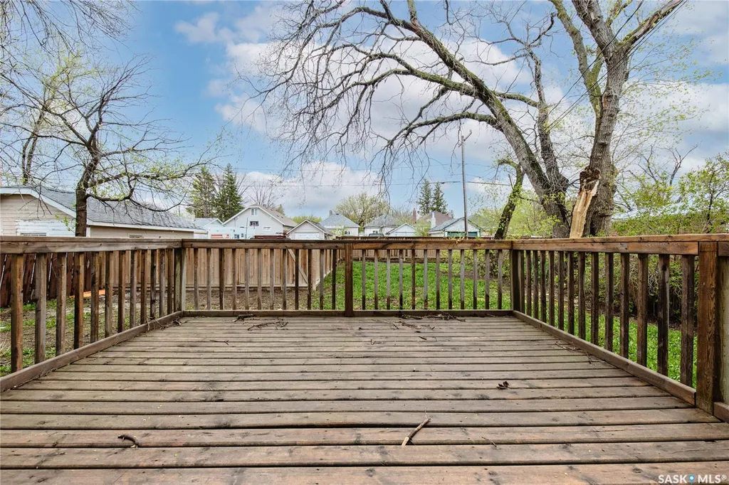 453 Lillooet Street W Moose Jaw SK S6H 4Z4