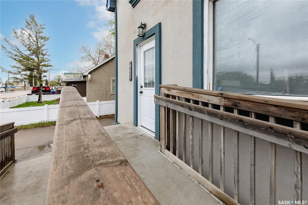 453 Lillooet Street W Moose Jaw SK S6H 4Z4