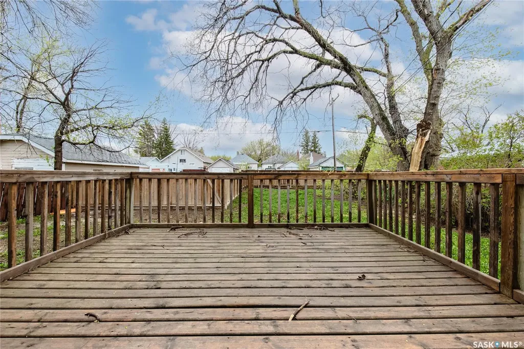 453 Lillooet Street W Moose Jaw SK S6H 4Z4