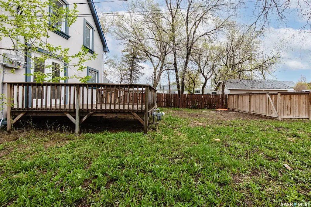 453 Lillooet Street W Moose Jaw SK S6H 4Z4