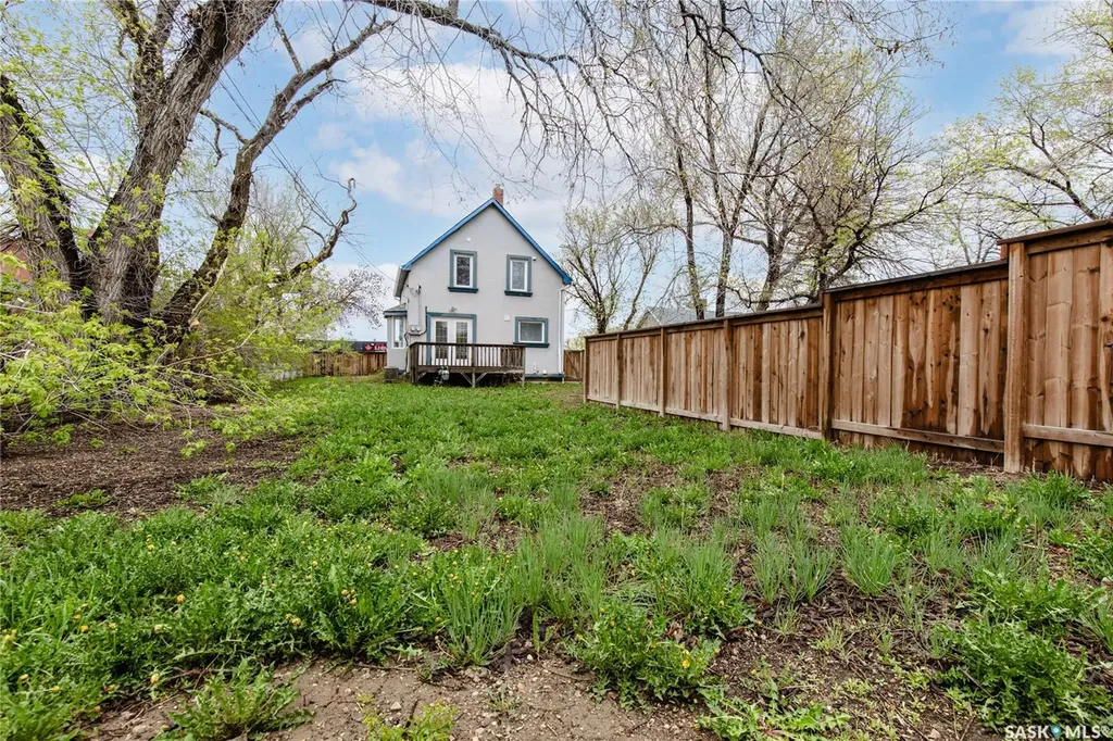 453 Lillooet Street W Moose Jaw SK S6H 4Z4