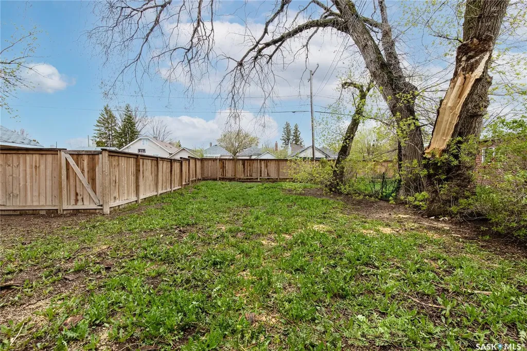 453 Lillooet Street W Moose Jaw SK S6H 4Z4