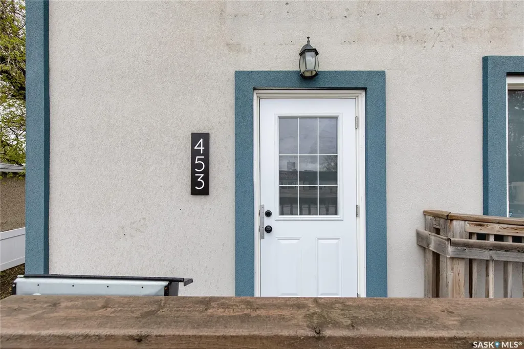 453 Lillooet Street W Moose Jaw SK S6H 4Z4