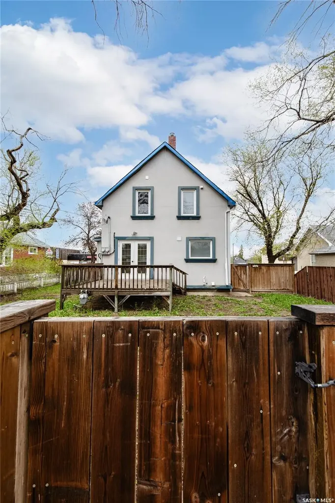 453 Lillooet Street W Moose Jaw SK S6H 4Z4