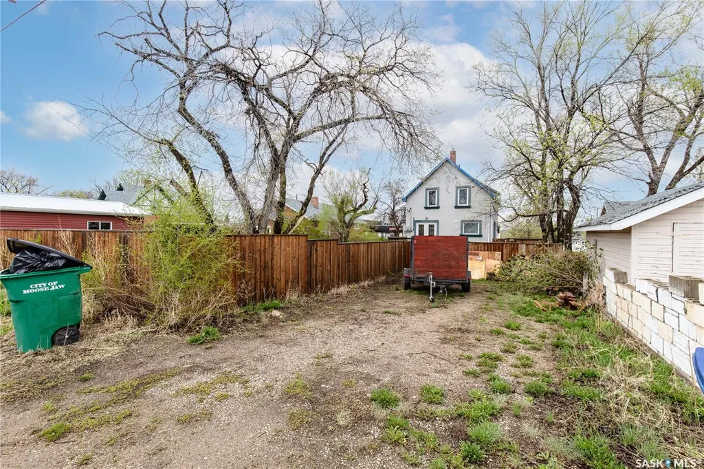 453 Lillooet Street W Moose Jaw SK S6H 4Z4