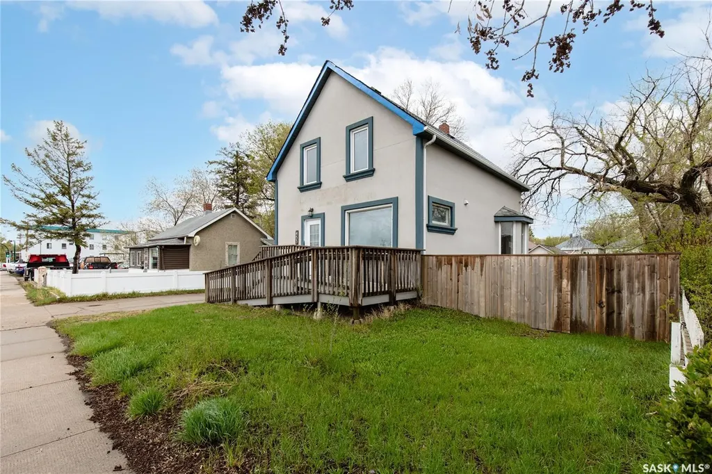 453 Lillooet Street W Moose Jaw SK S6H 4Z4