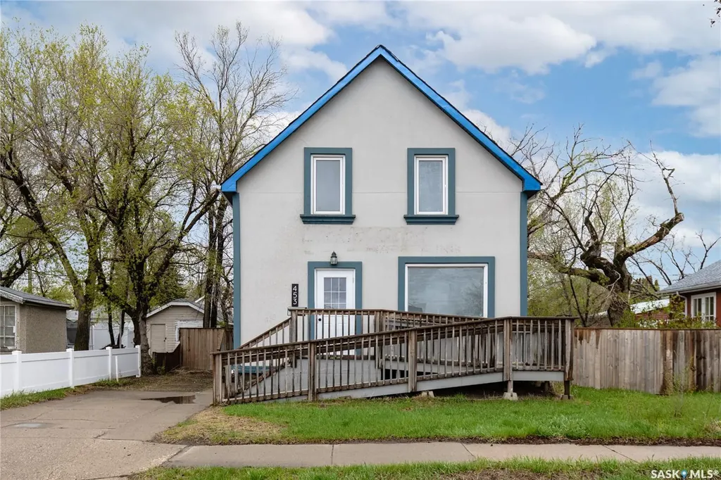453 Lillooet Street W Moose Jaw SK S6H 4Z4