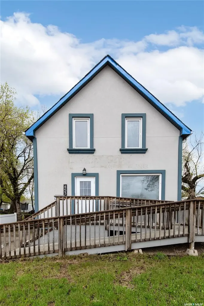 453 Lillooet Street W Moose Jaw SK S6H 4Z4