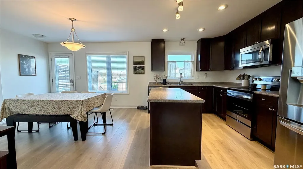 230 Veltkamp Lane Saskatoon SK S7T 0S1