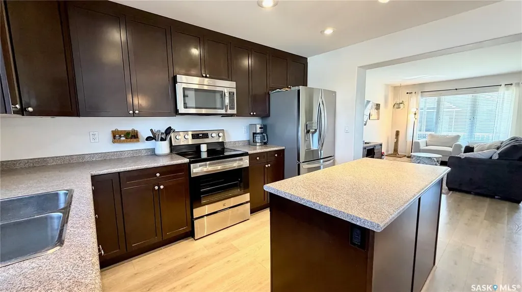 230 Veltkamp Lane Saskatoon SK S7T 0S1