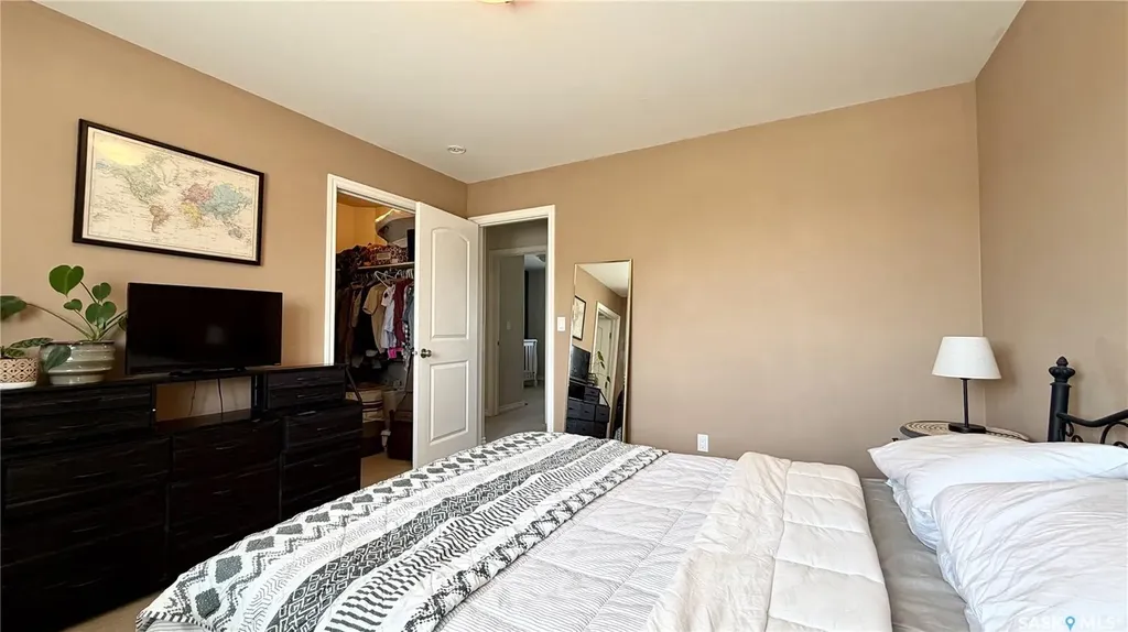 230 Veltkamp Lane Saskatoon SK S7T 0S1