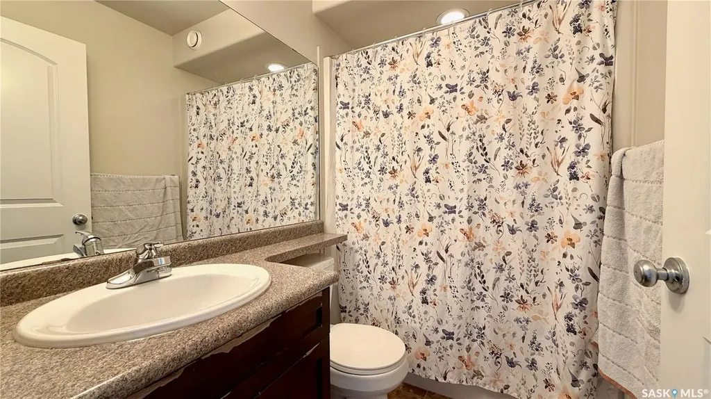 230 Veltkamp Lane Saskatoon SK S7T 0S1