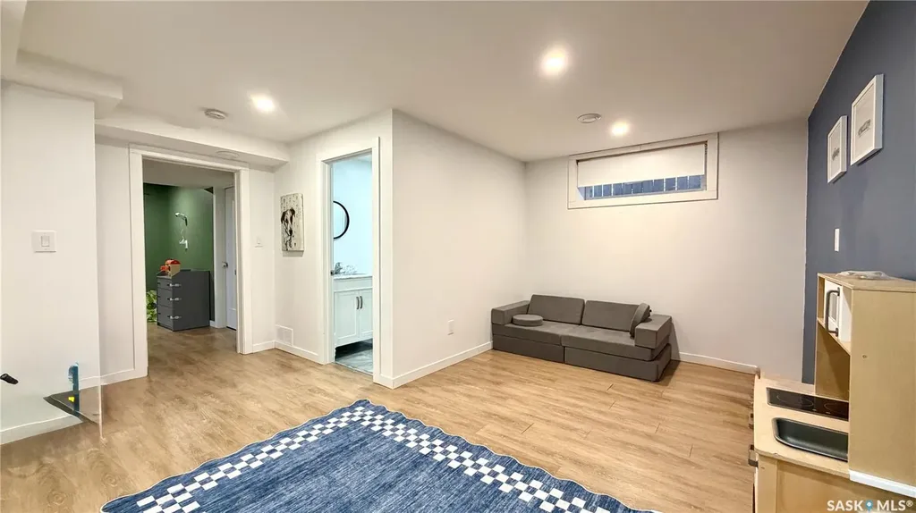 230 Veltkamp Lane Saskatoon SK S7T 0S1