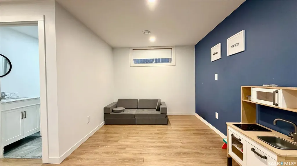 230 Veltkamp Lane Saskatoon SK S7T 0S1