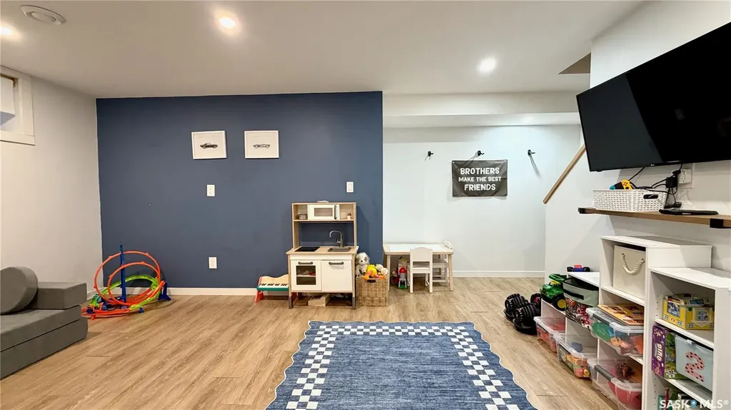 230 Veltkamp Lane Saskatoon SK S7T 0S1