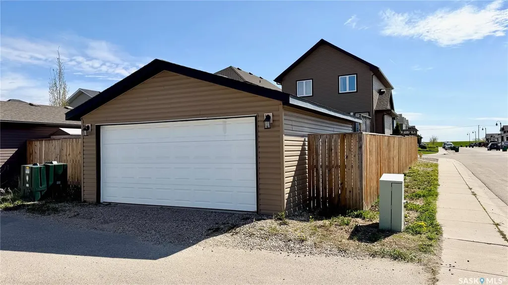 230 Veltkamp Lane Saskatoon SK S7T 0S1