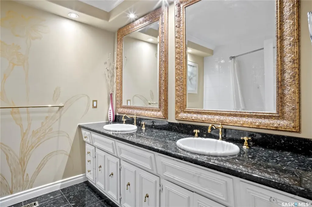 66 Leslie Place Regina SK S4S 6R2