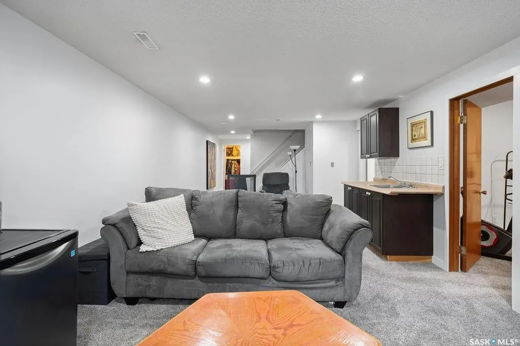 72 Cardinal Crescent Regina SK S4S 4Y5