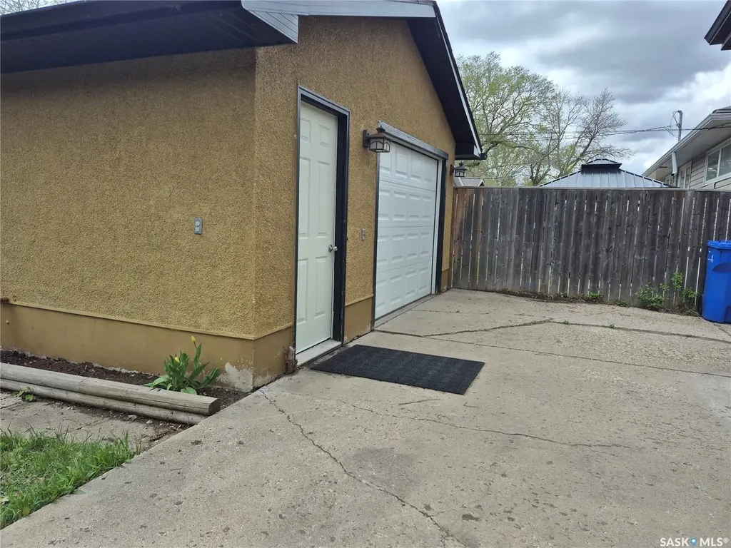 4515 Sherwood Drive Regina SK S4R 3B3
