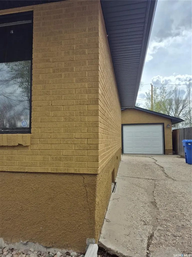 4515 Sherwood Drive Regina SK S4R 3B3