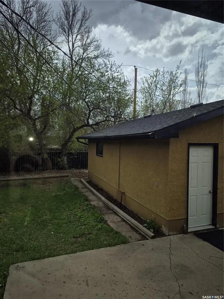 4515 Sherwood Drive Regina SK S4R 3B3