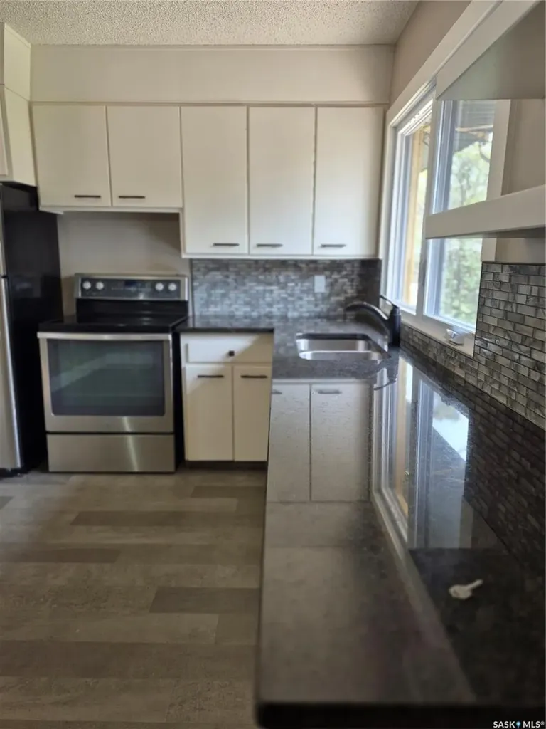 4515 Sherwood Drive Regina SK S4R 3B3