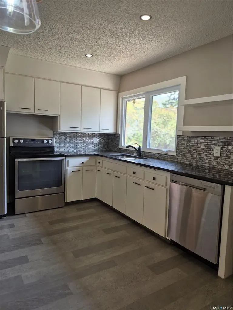 4515 Sherwood Drive Regina SK S4R 3B3
