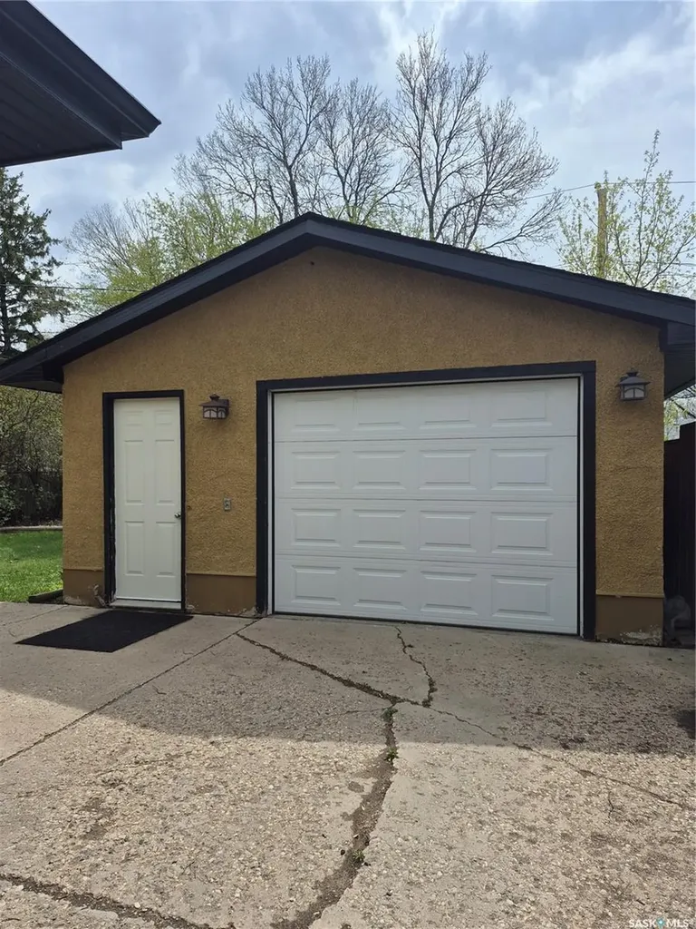 4515 Sherwood Drive Regina SK S4R 3B3