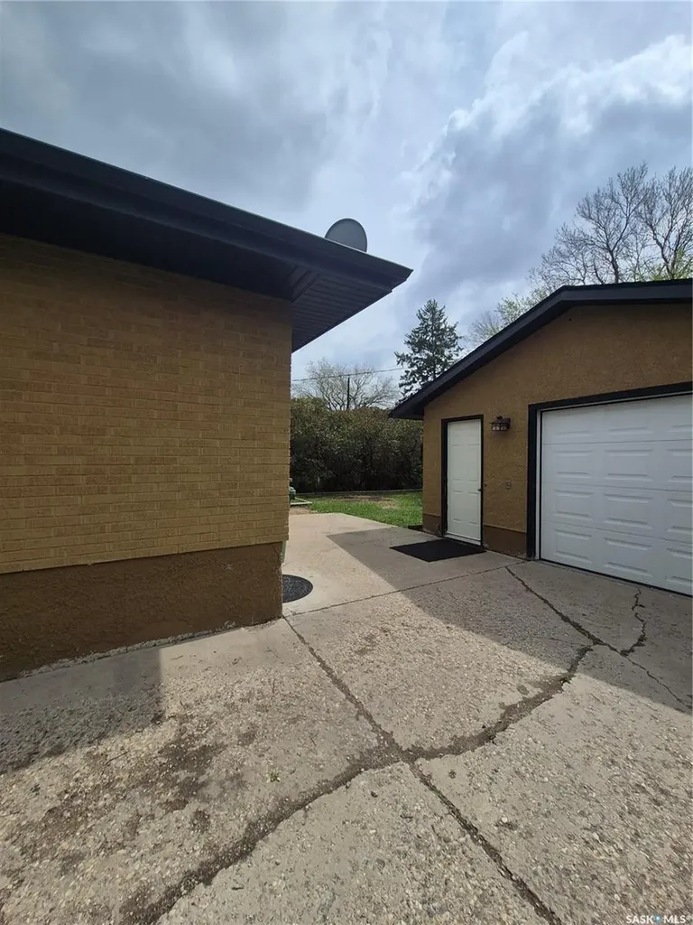 4515 Sherwood Drive Regina SK S4R 3B3