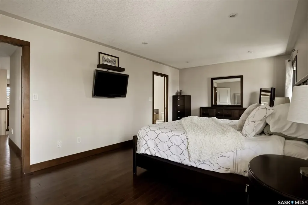 8034 Fairways West Drive Regina SK S4Y 0A5