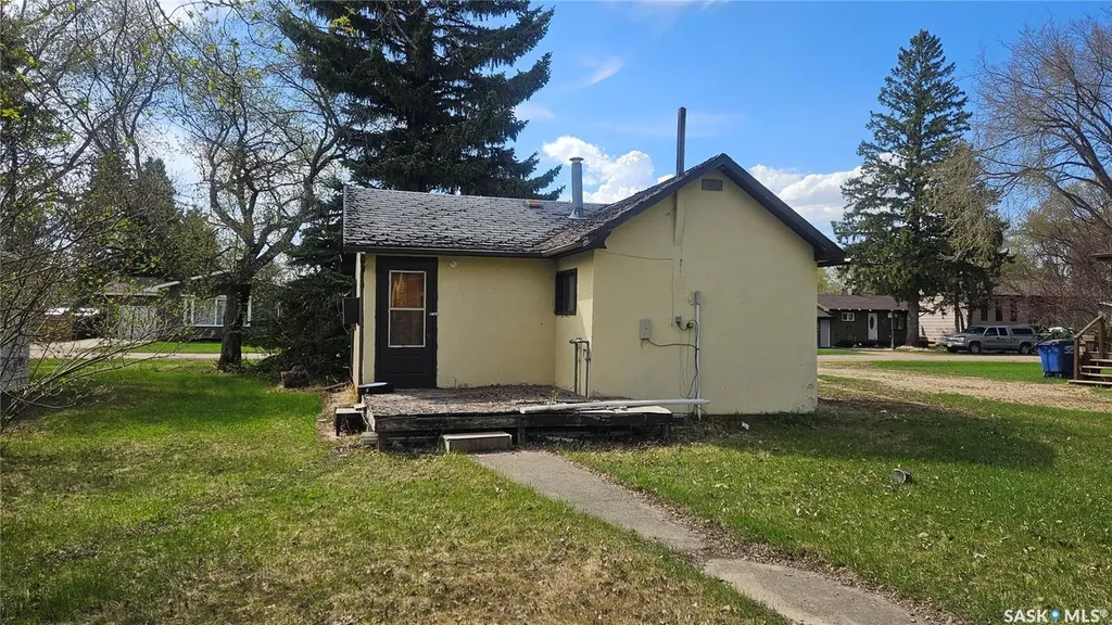 612-614 3rd Avenue Cudworth SK S0K 1B0