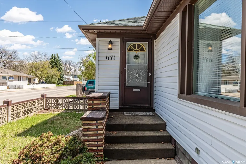 1171 Henleaze Avenue Moose Jaw SK S6H 3V8